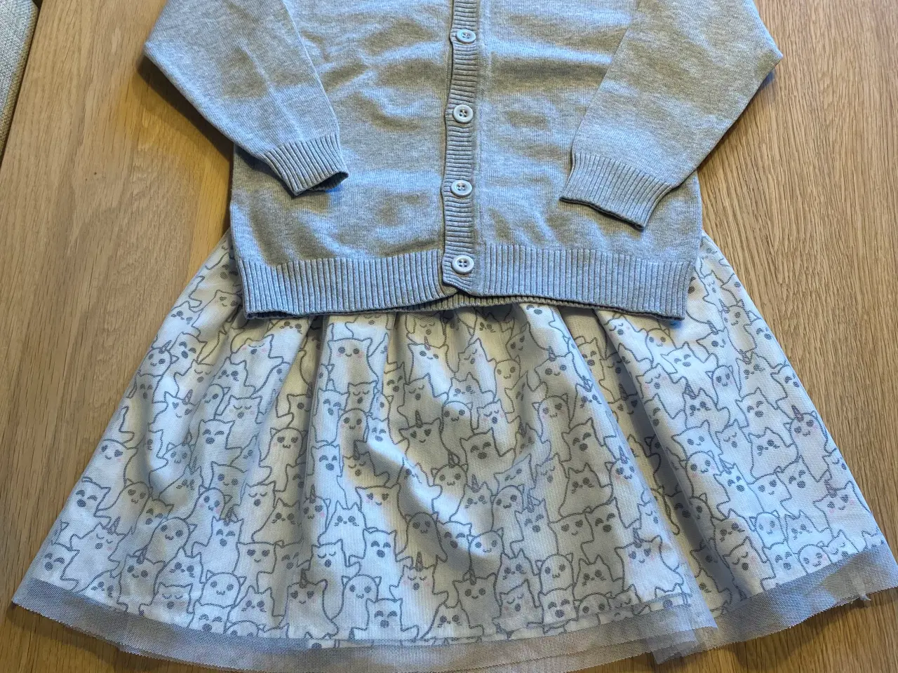 Billede 3 - Pigetøj str. 116 trøjer, tshirt, mm pris pr. Del 