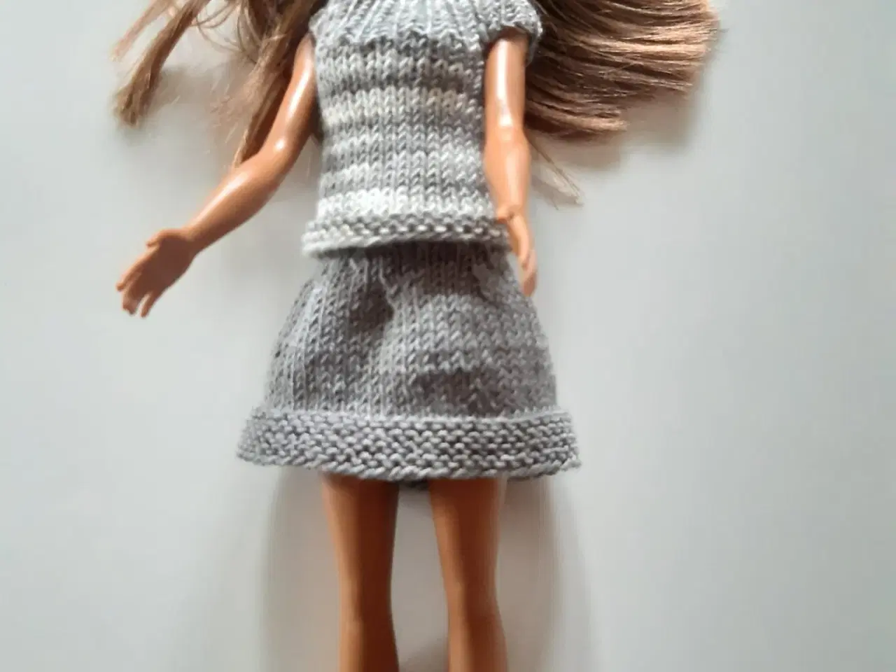 Billede 3 - Hjemmestrikket Barbie tøj