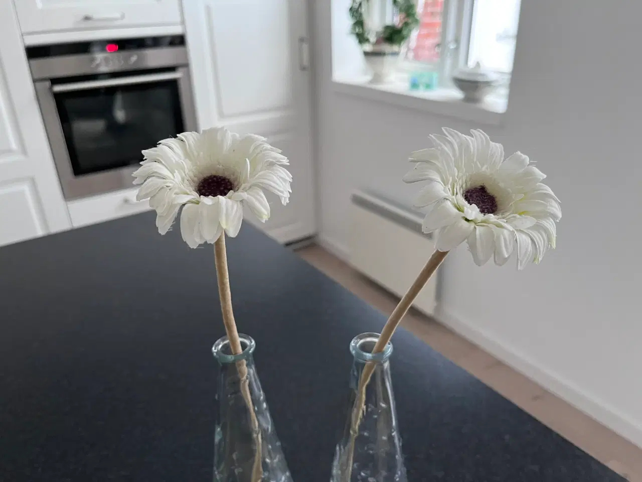 Billede 2 - Vaser Flaskevaser inkl. blomster, IKEA