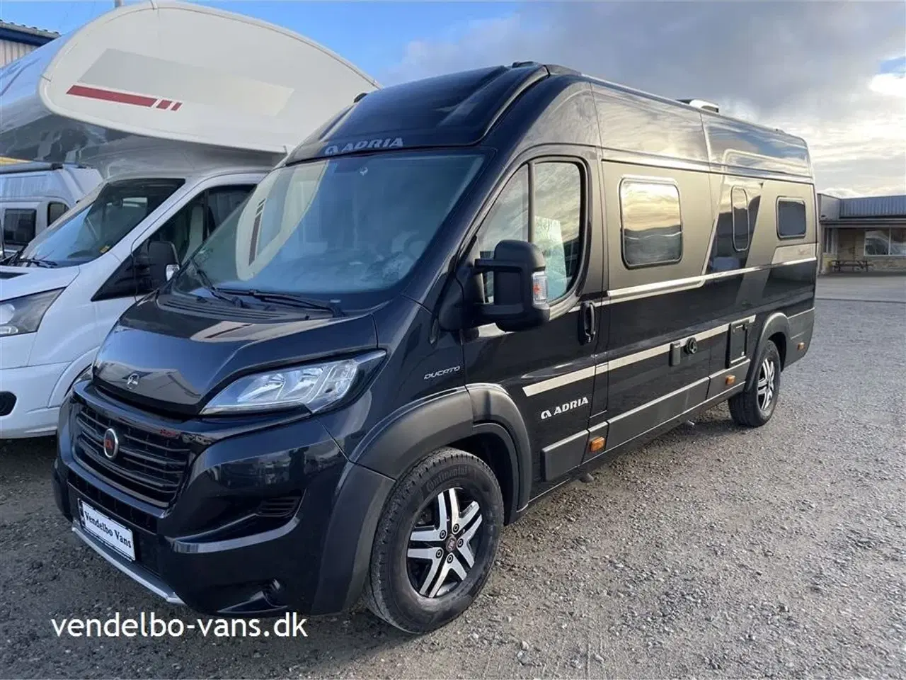 Billede 1 - 2019 - Adria Twin Supreme 640 SLB   En ejers vogn med enkeltsenge - automatgear 160 HK