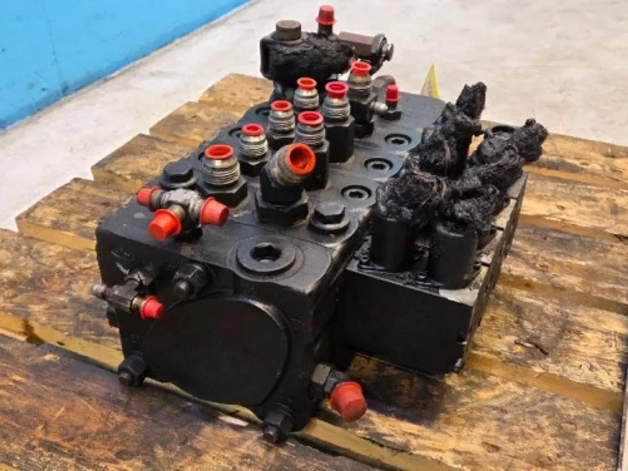 Billede 13 - Bobcat  TL38.70X  Hydraulikventil  7357421