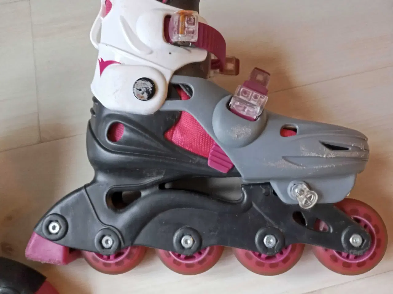 Billede 9 - Børne skøjter inliners. Str. 31-34.