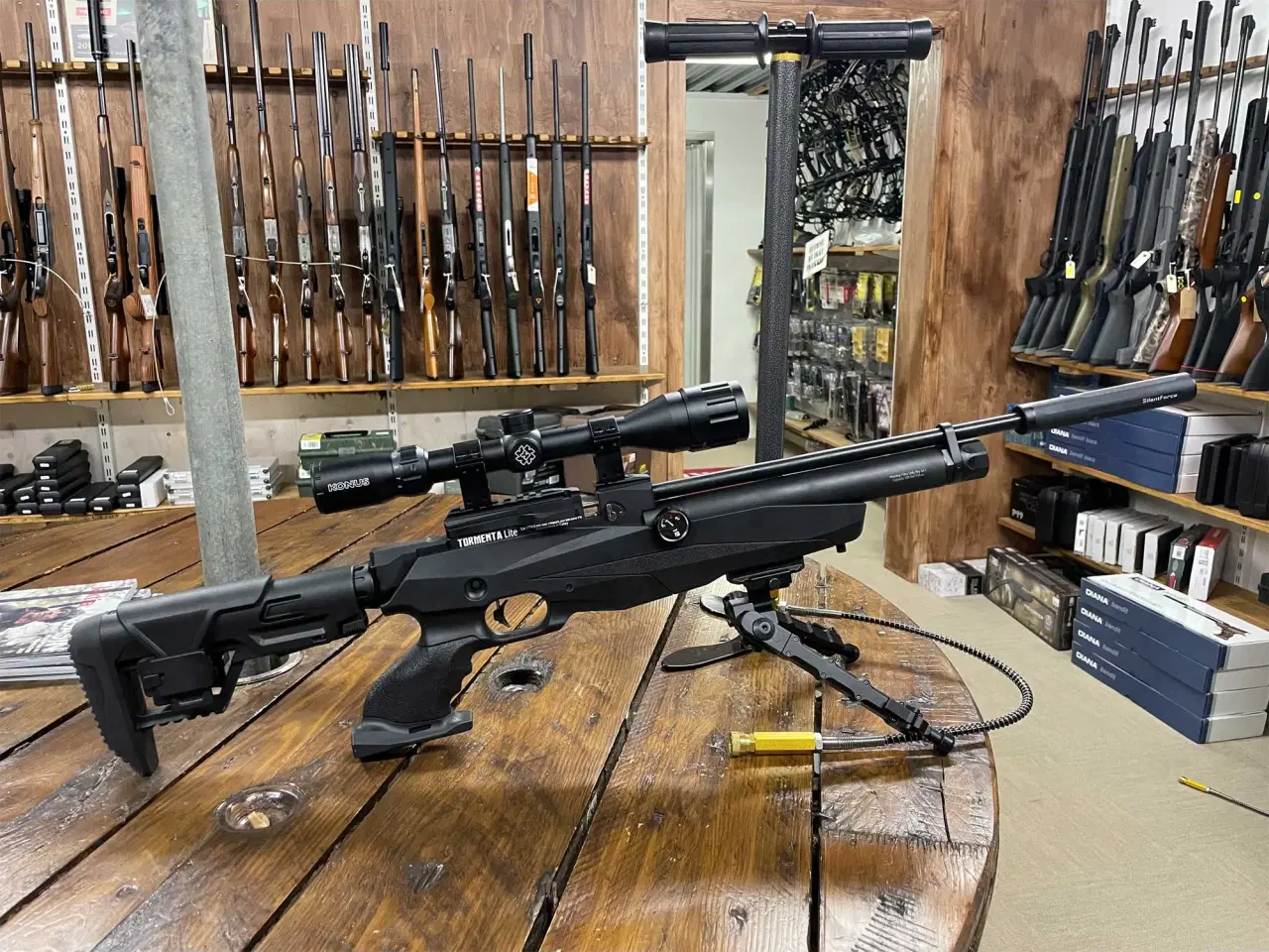 Billede 1 - Reximex Tormenta Lite 5,5 mm til jagt incl. kikkert, pumpe og lyddæmper