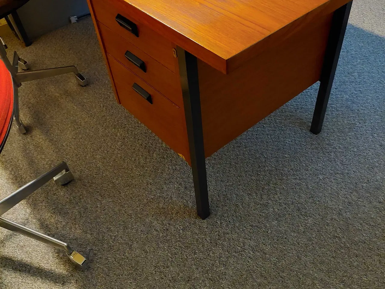 Billede 2 - Pænt stort skrivebord
