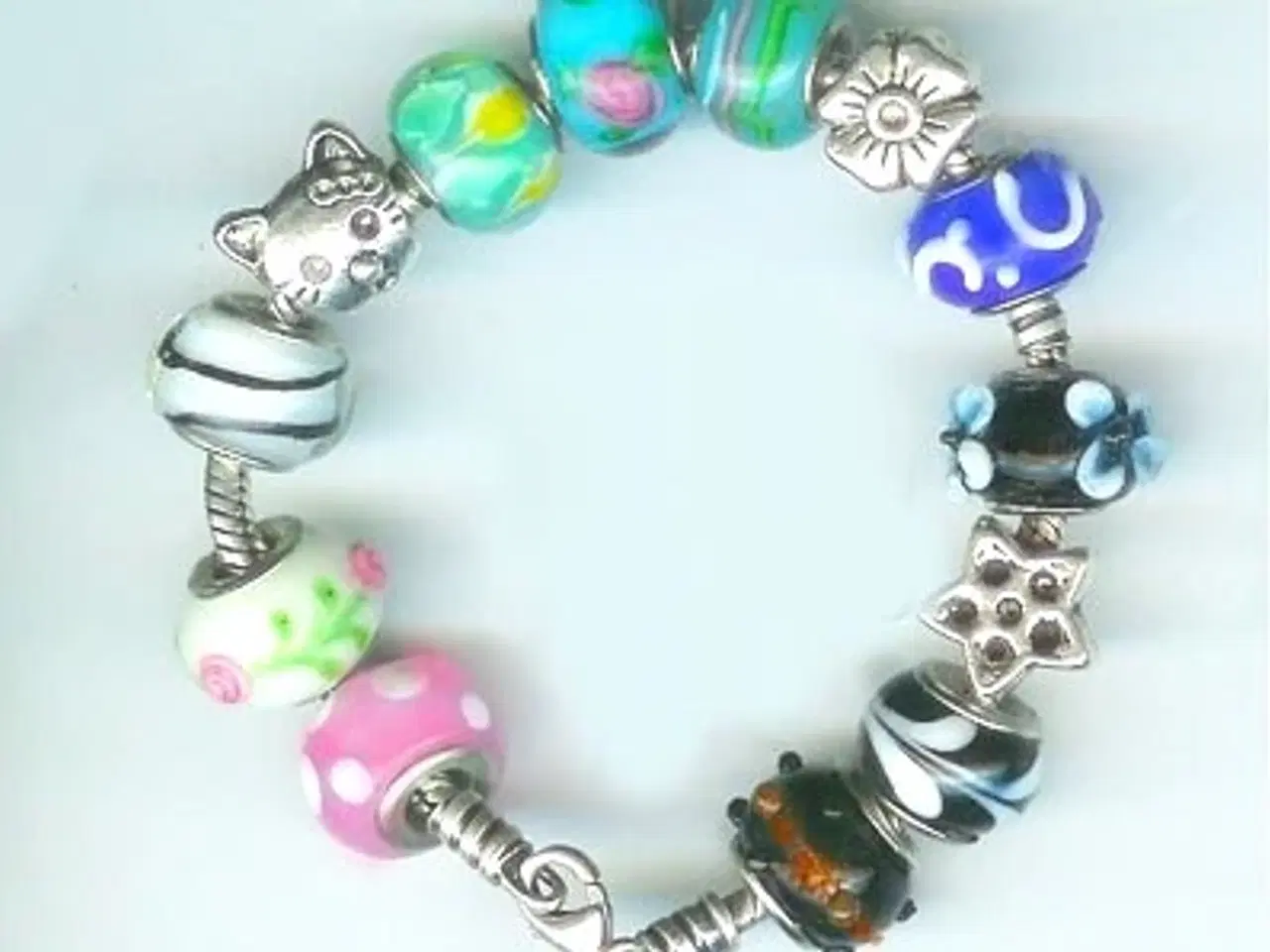 Billede 6 - Lyserøde glaskugler til charm-armbånd