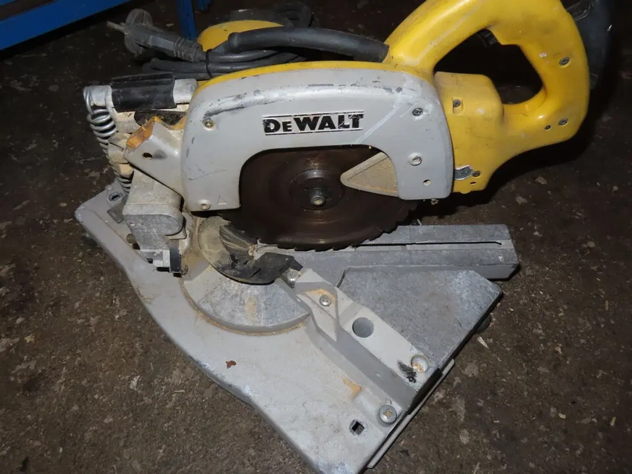 Billede 1 - Kap-/ Geringssav DEWALT DW700
