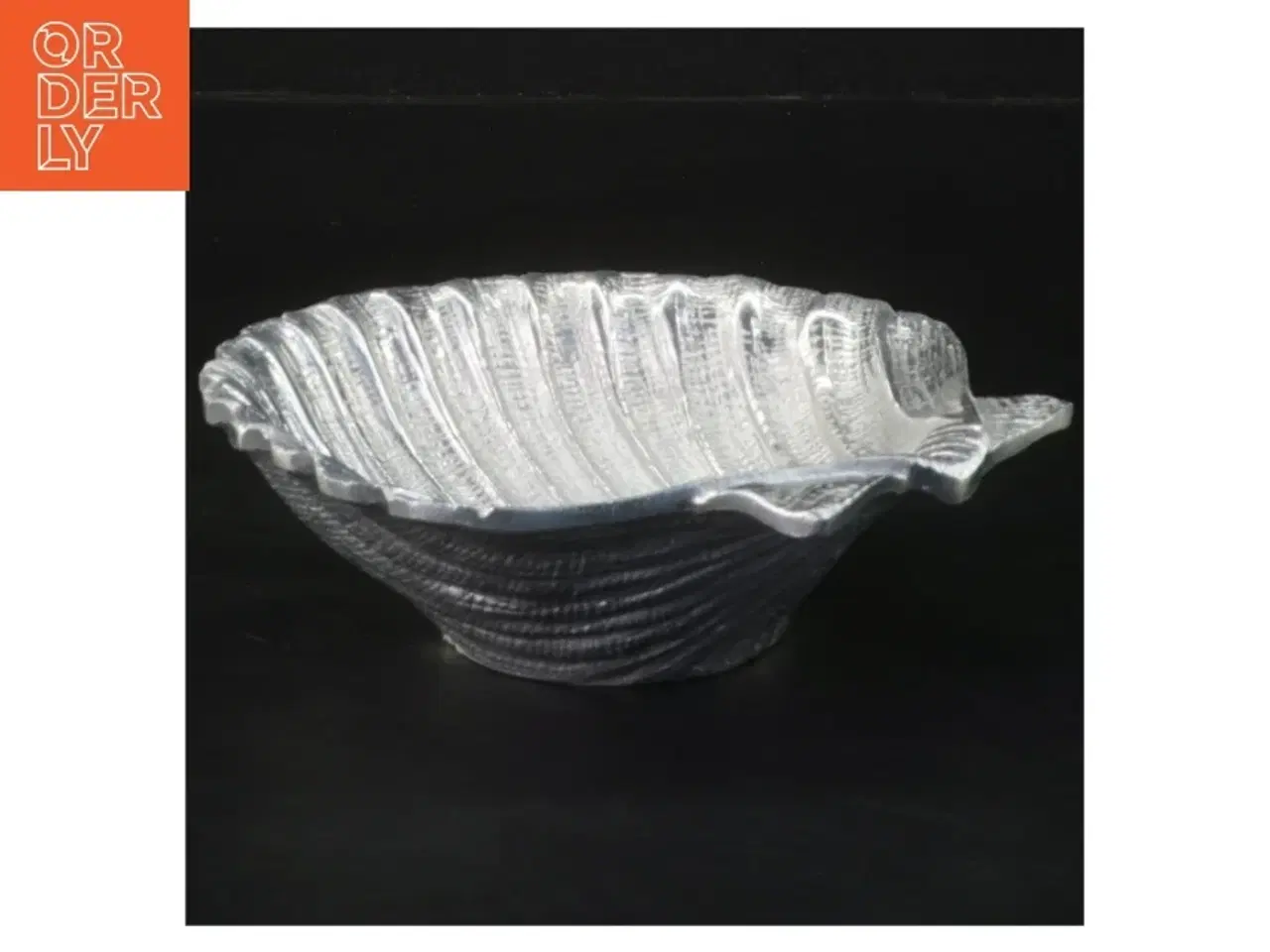 Billede 1 - Muslingeskål i sølvfarvet metal (str. 14x15x4 cm)