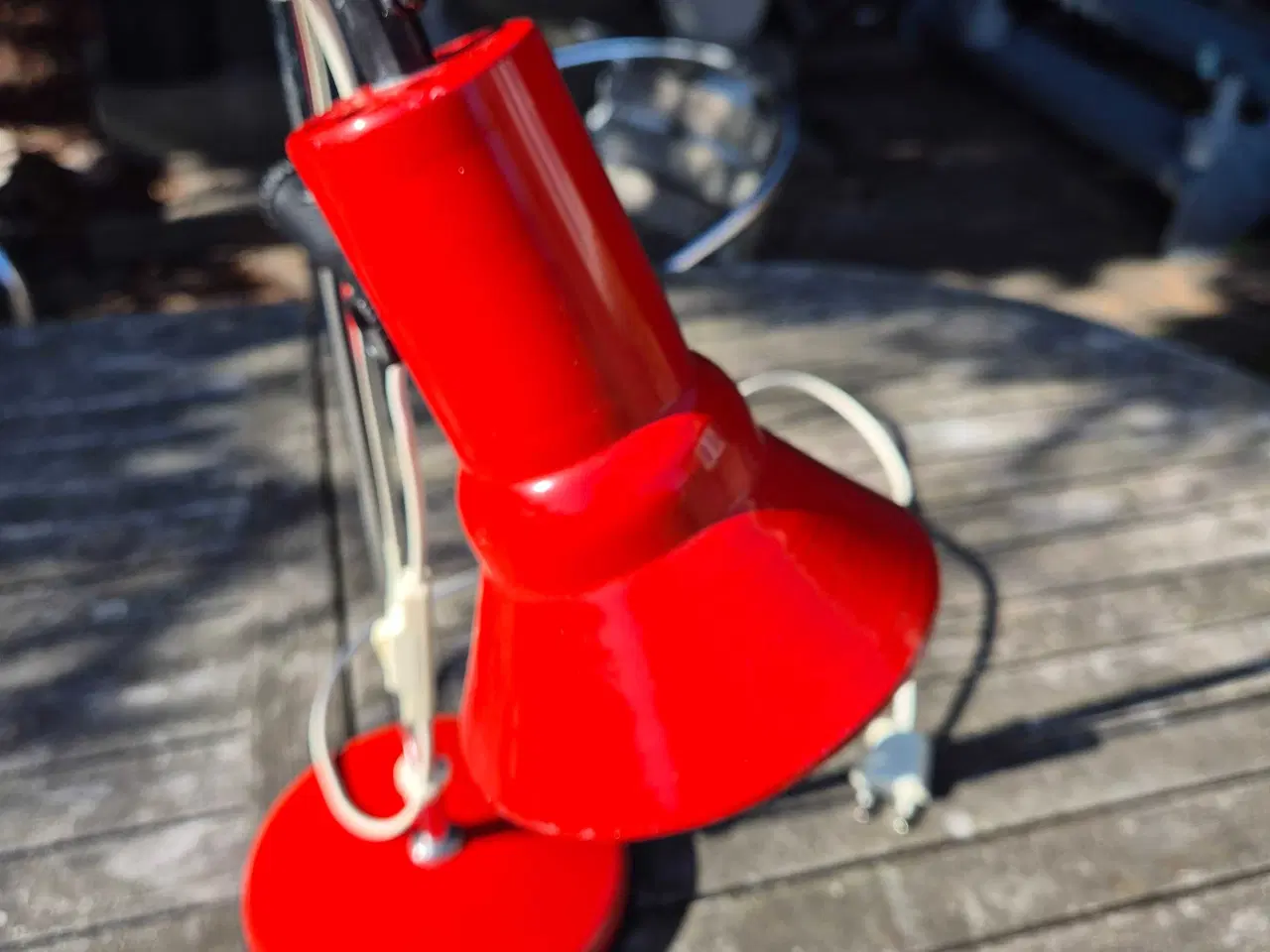Billede 3 - Rød bordlampe i god stand