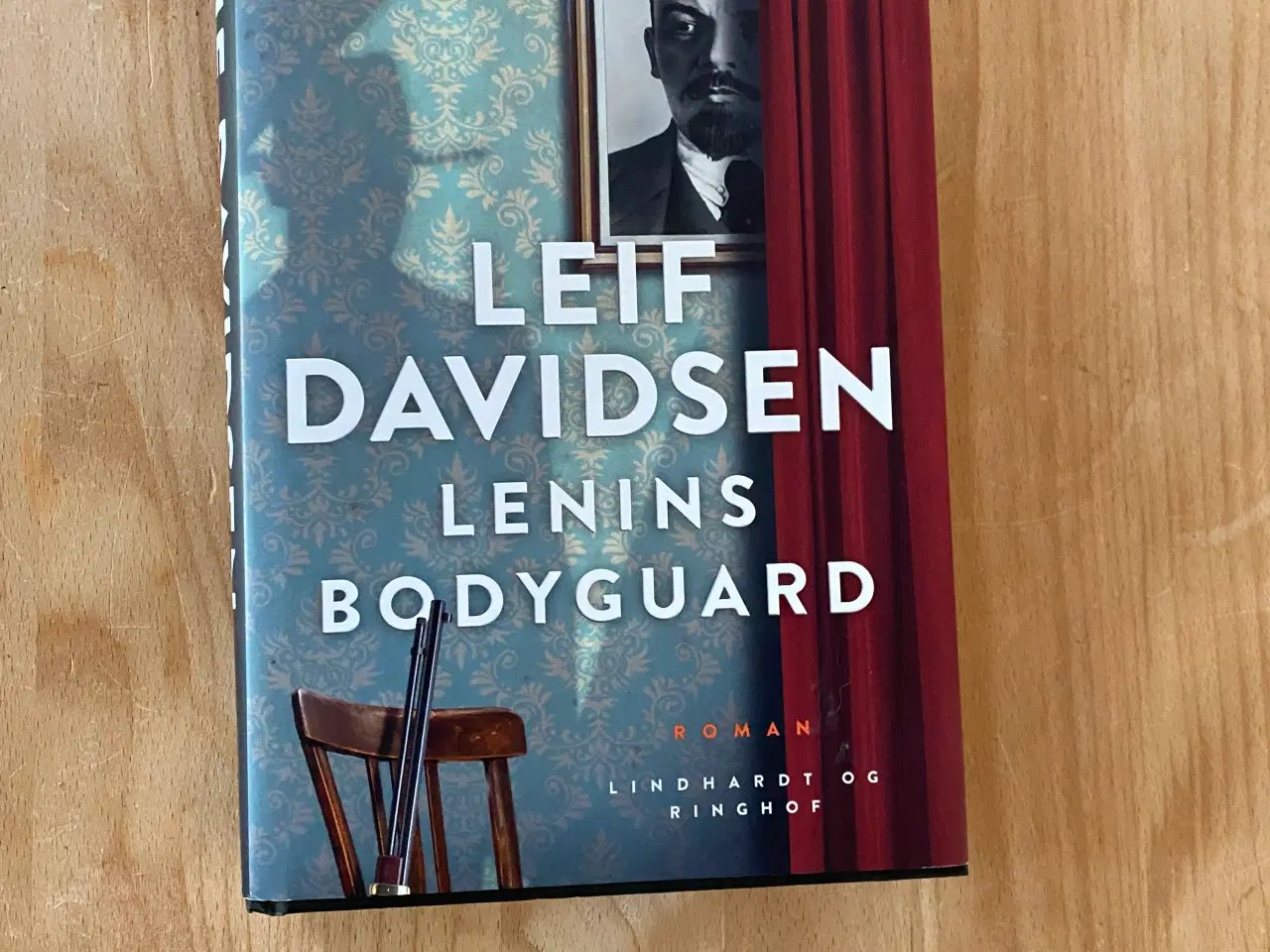 Billede 1 - Lenins bodyguard - Leif Davidsen