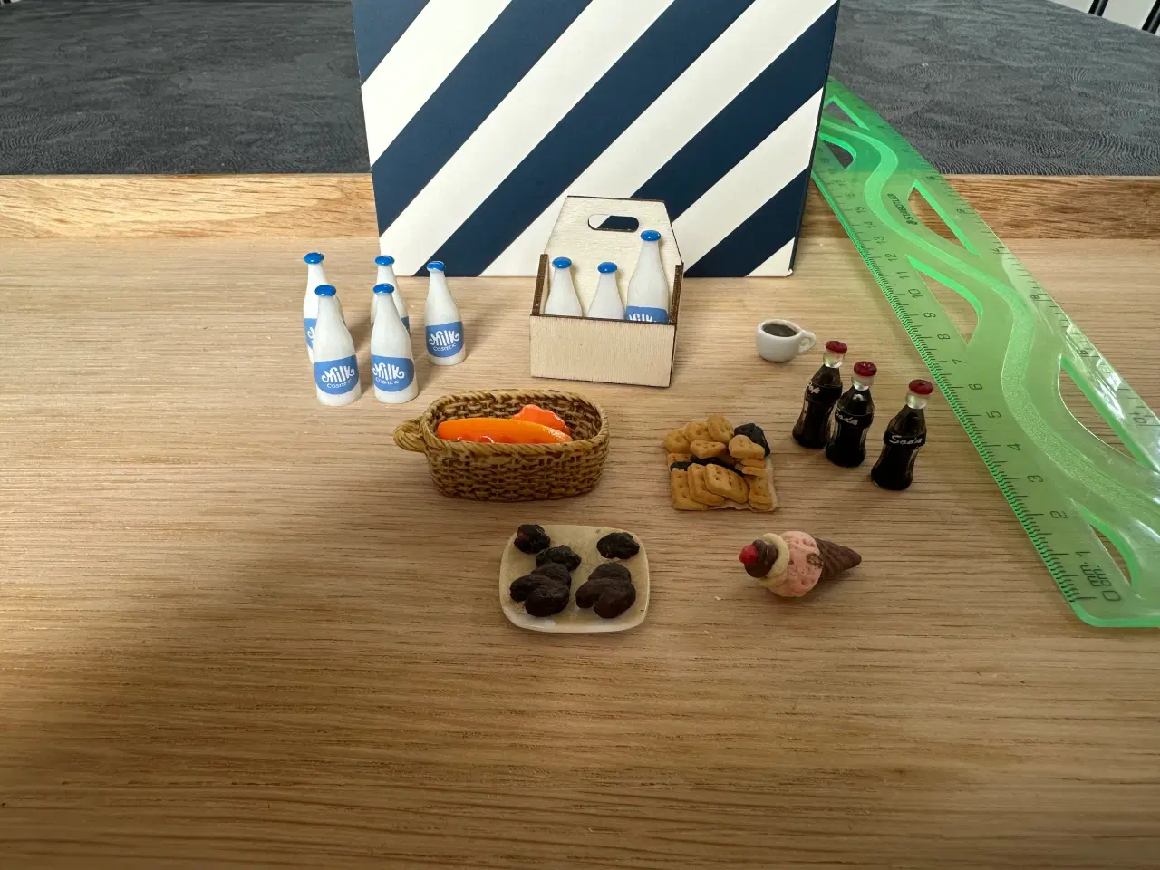 Billede 16 - Dukkehusmøbler - en blandet landhandel