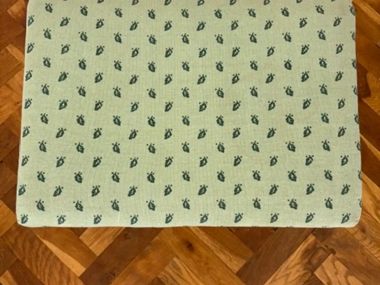 Billede 3 - Skammel polstret grøn mønstret stof