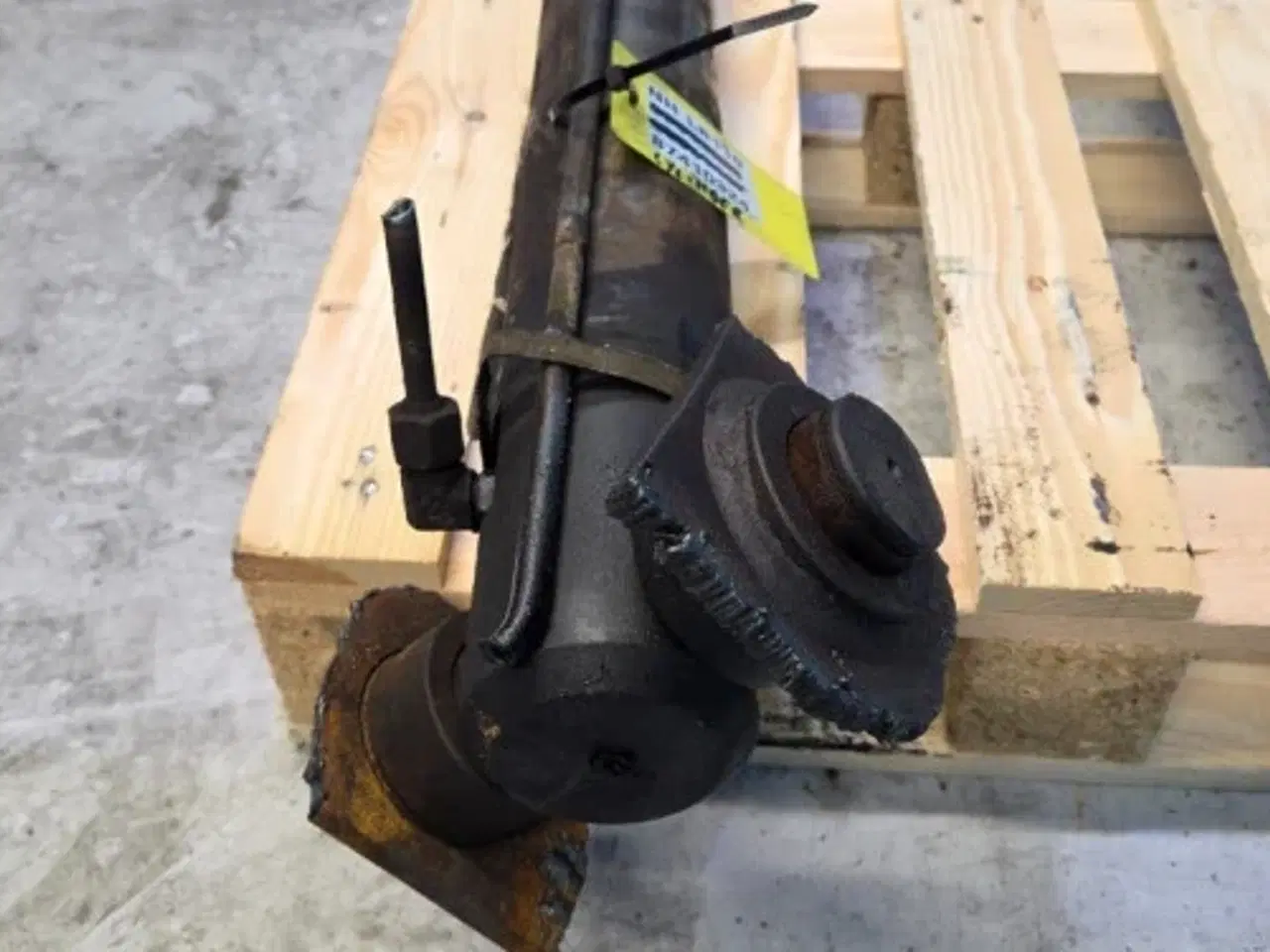 Billede 4 - New Holland LB110 Cylinder 87410324