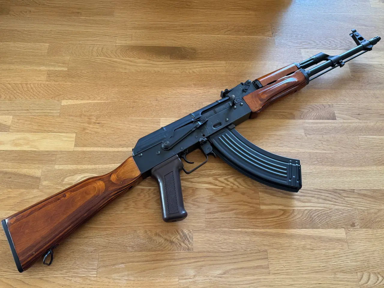Billede 1 - Airsoft AK-47 riffel i fuld metal og træ