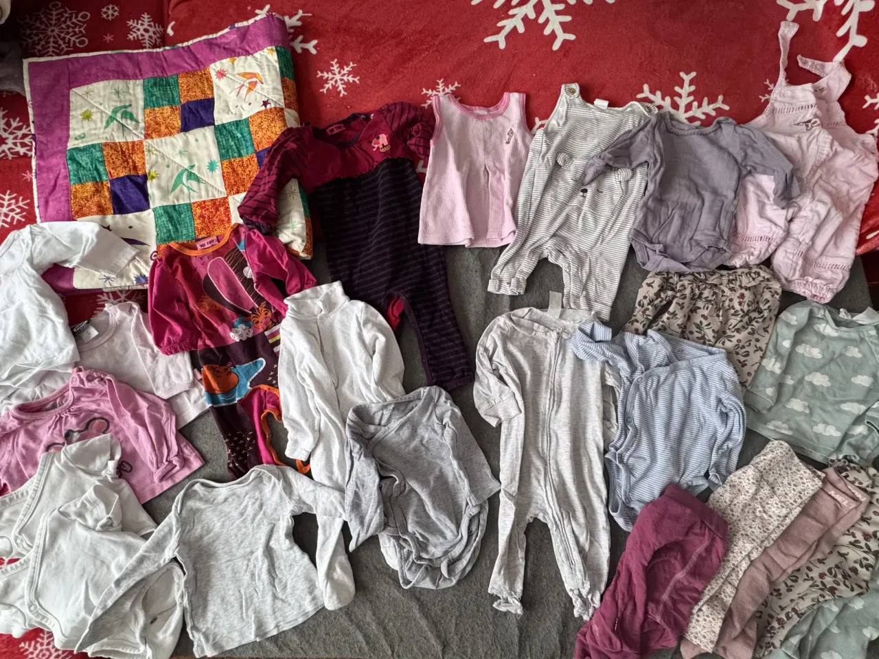 Billede 1 - Stor tøjpakke til baby – str. 50-68