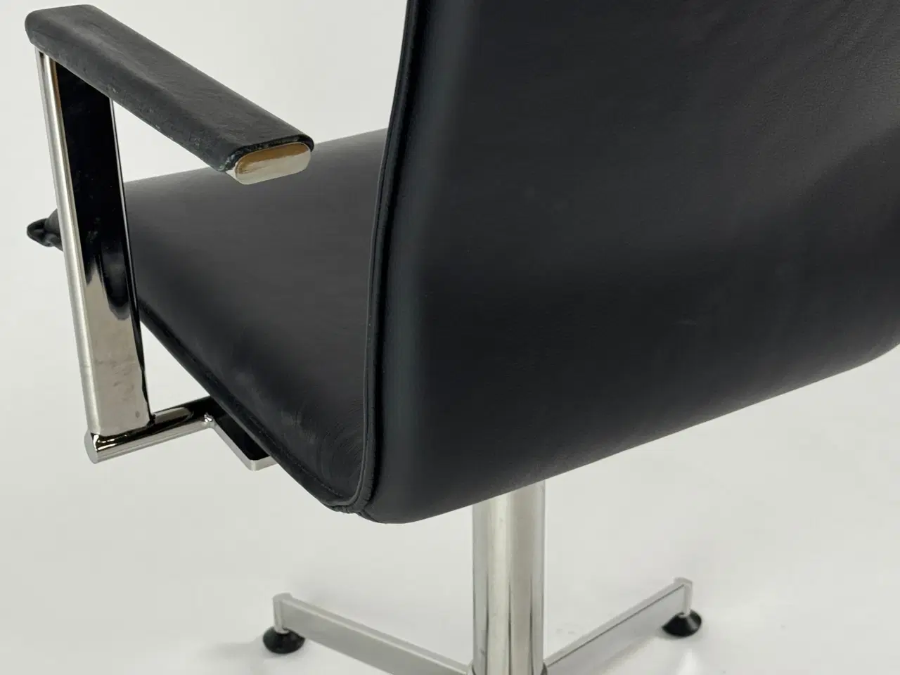 Billede 8 - Magnus Olesen Inferno Stol m. Armlæn – Sort Læder