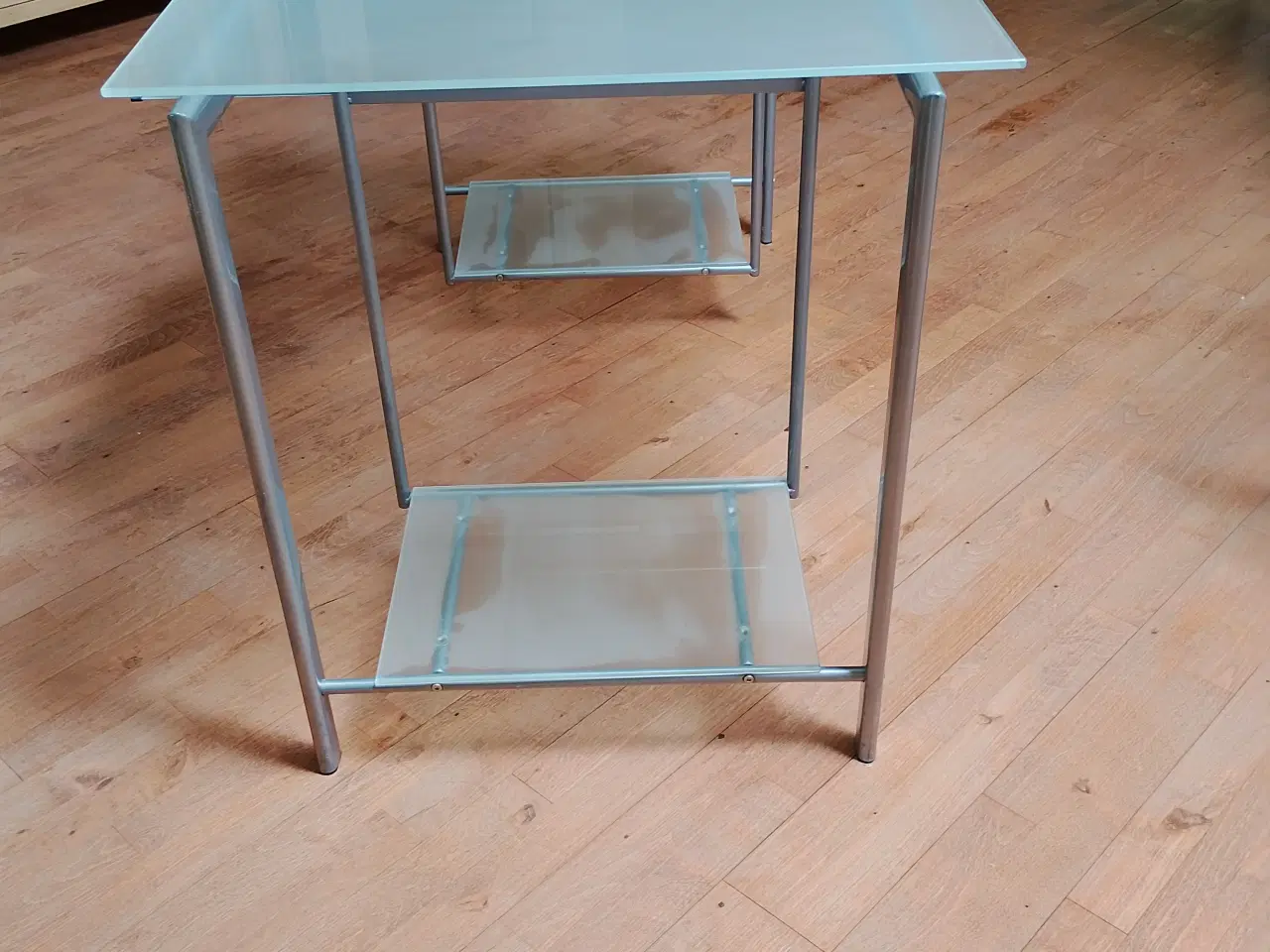 Billede 3 - Computer- / skrive-bord