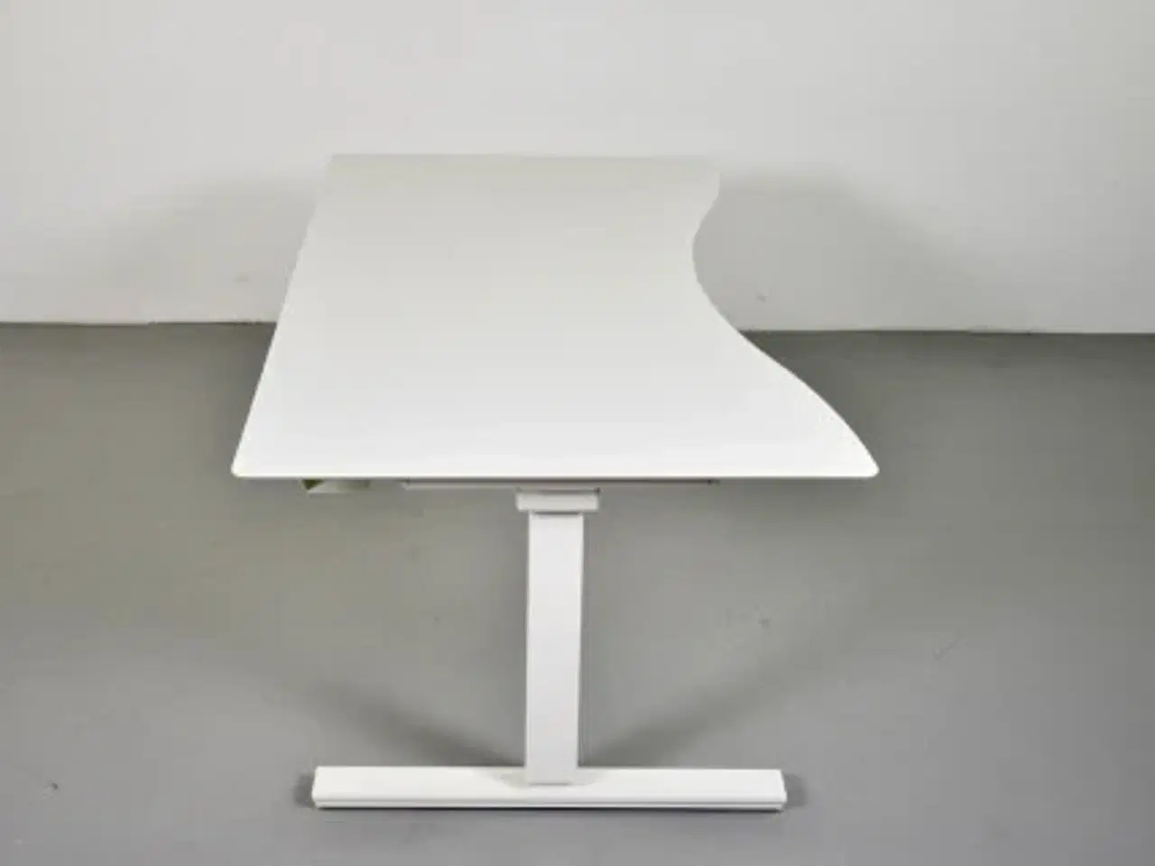 Billede 4 - Scan office hæve-/sænkebord med hvid plade og hvidt stel, 180 cm.