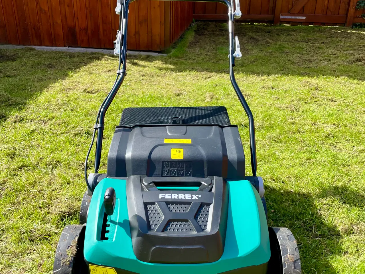 Billede 2 - Vertikalskærer / plænelufter til leje