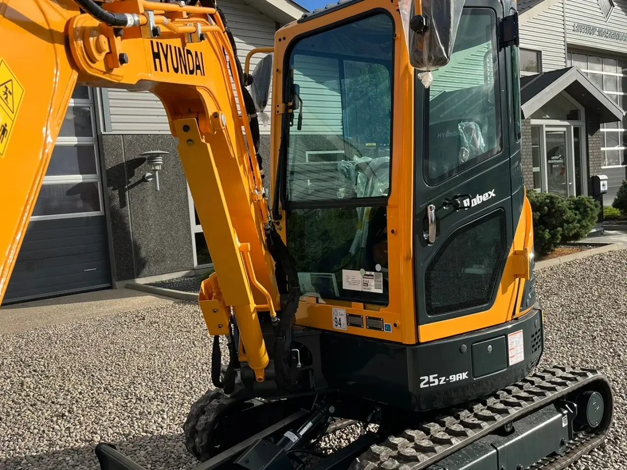 Billede 4 - Hyundai R25Z-9AK Robex med Tilt-Mann tilt skifte samt Engcon skovl. Udlejes, også med forkøbsret.