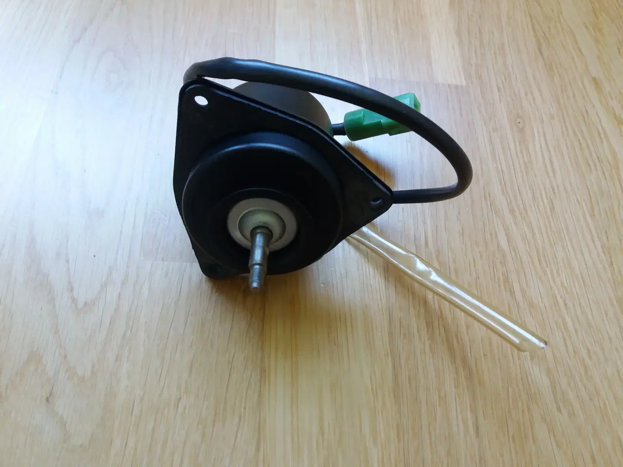Billede 2 - Motor ( køleventilator ) Corolla KE70