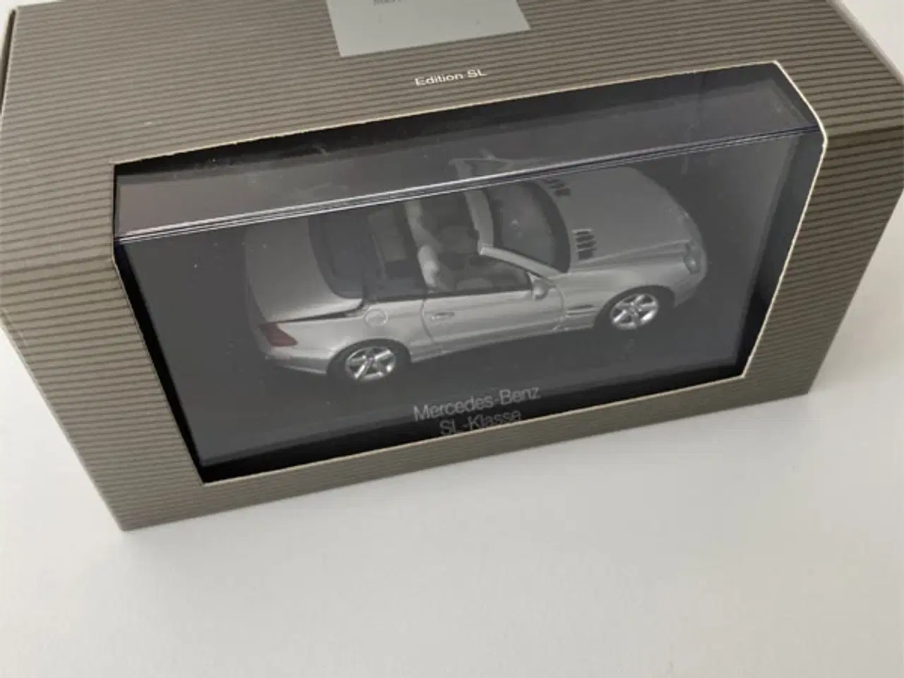 Billede 1 - Mercedes SL klasse (R230) modelbil 1:43