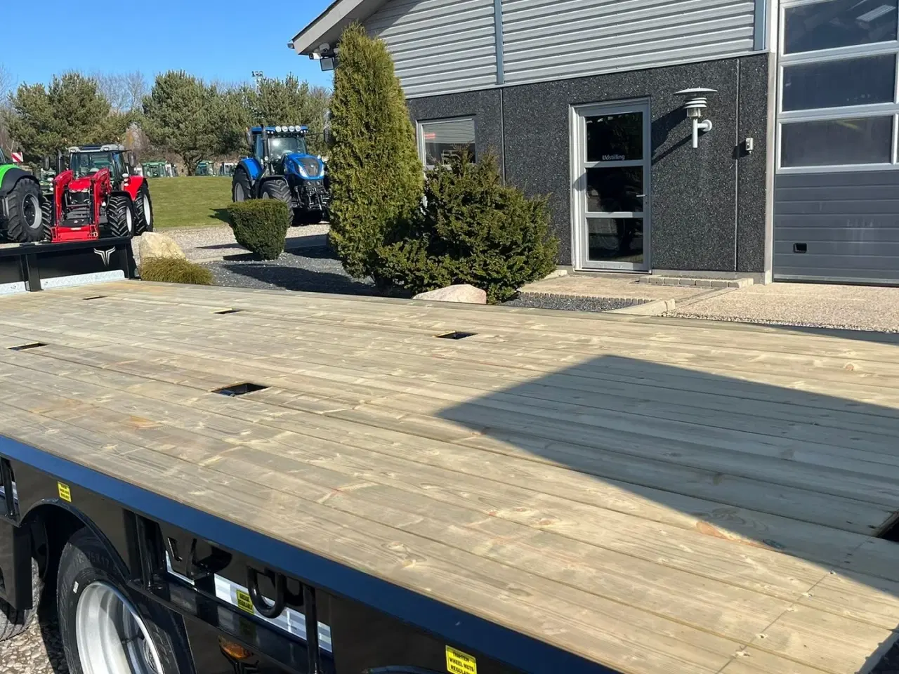 Billede 19 - Tyrone 27TLL . Affjedret træk og affjedret aksler. Med hydrauliske ramper og værktøjskasse