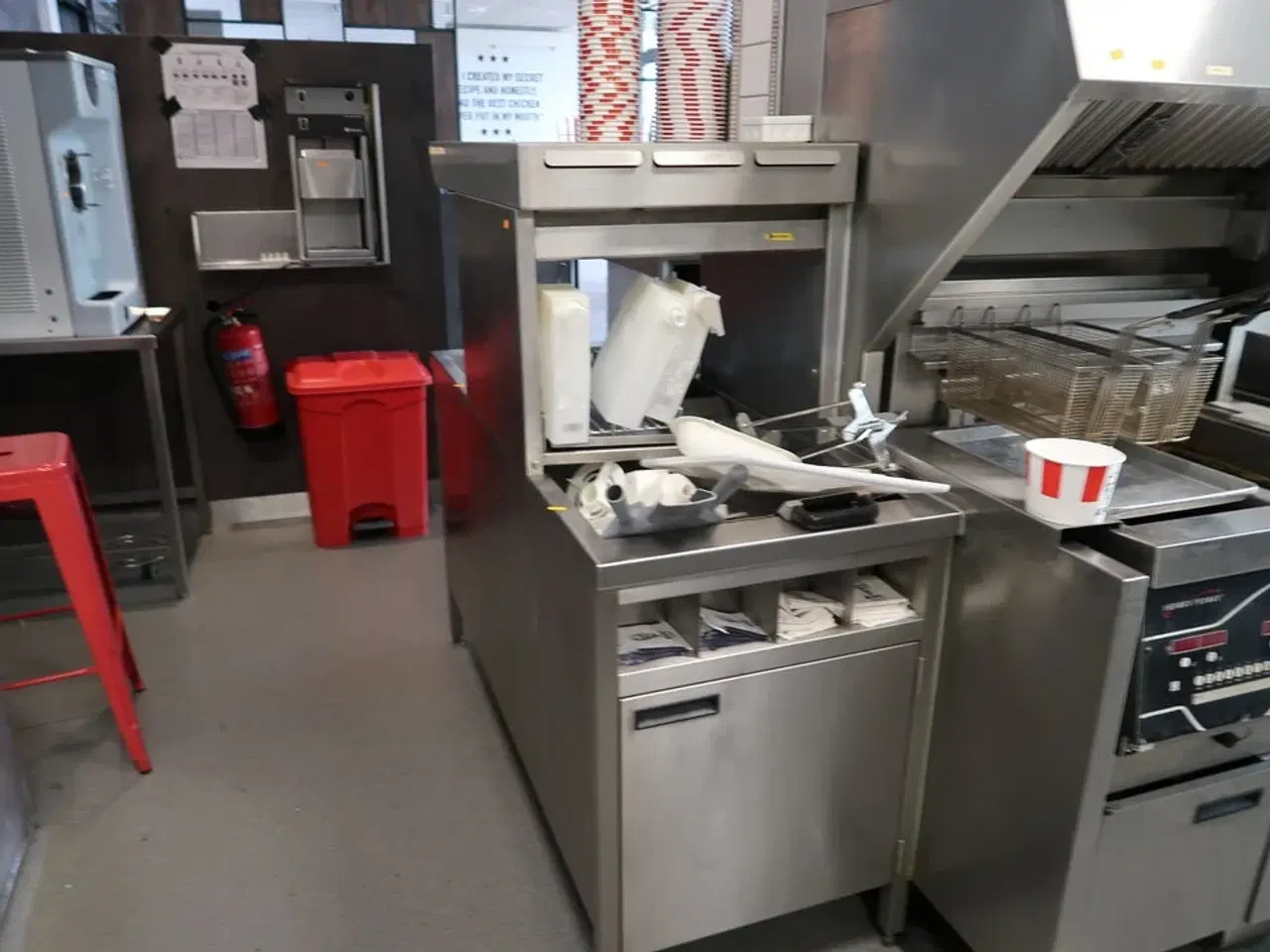 Billede 1 - Serveringssstation uden indhold