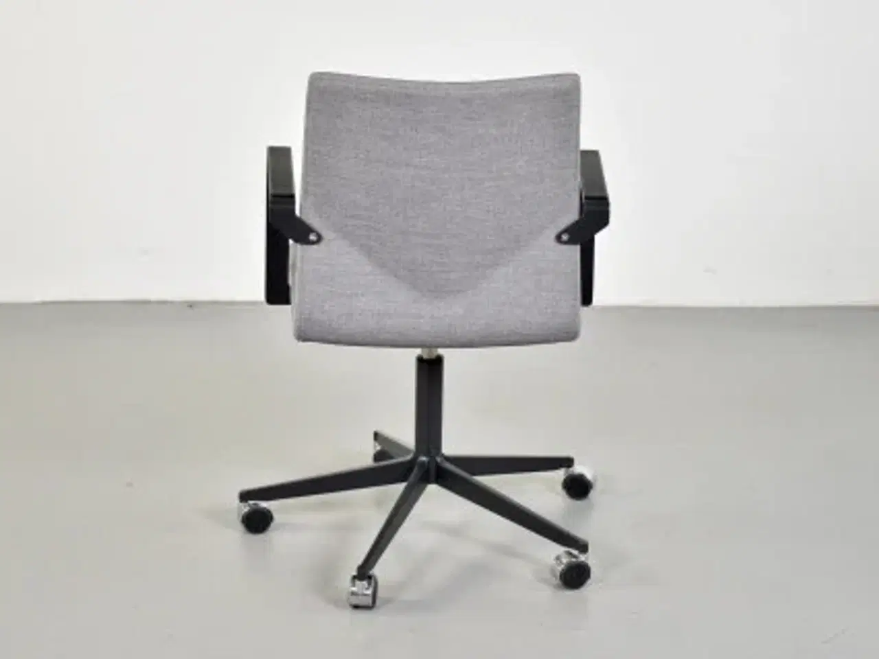 Billede 3 - Four design fourcast2 xl konferencestol i grå med armlæn