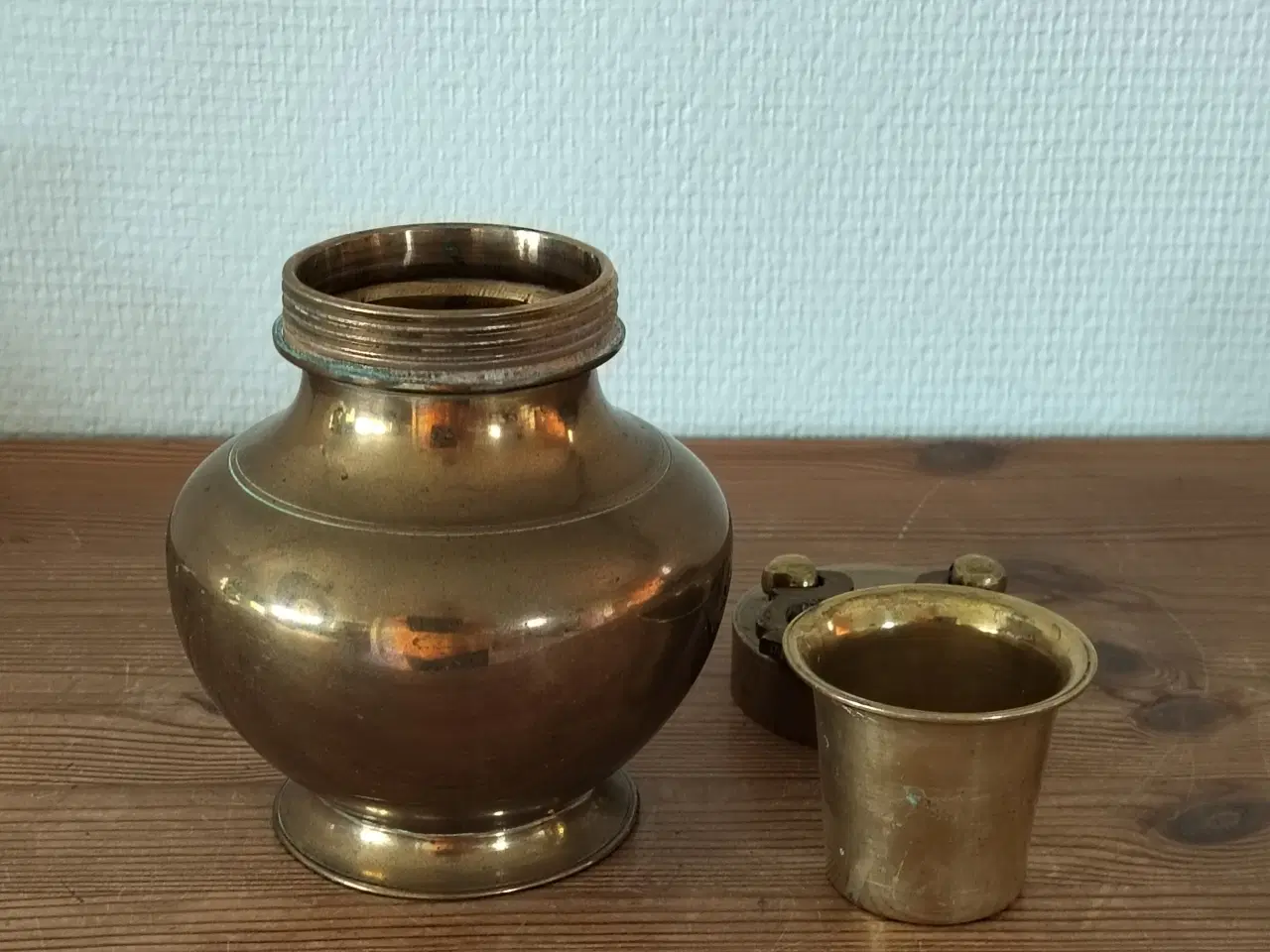 Billede 4 - Indisk vievandskrukke i massiv messing﻿