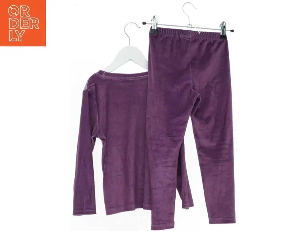 Billede 2 - Sæt i velour med tema fra frost fra Disney (str. 110)
