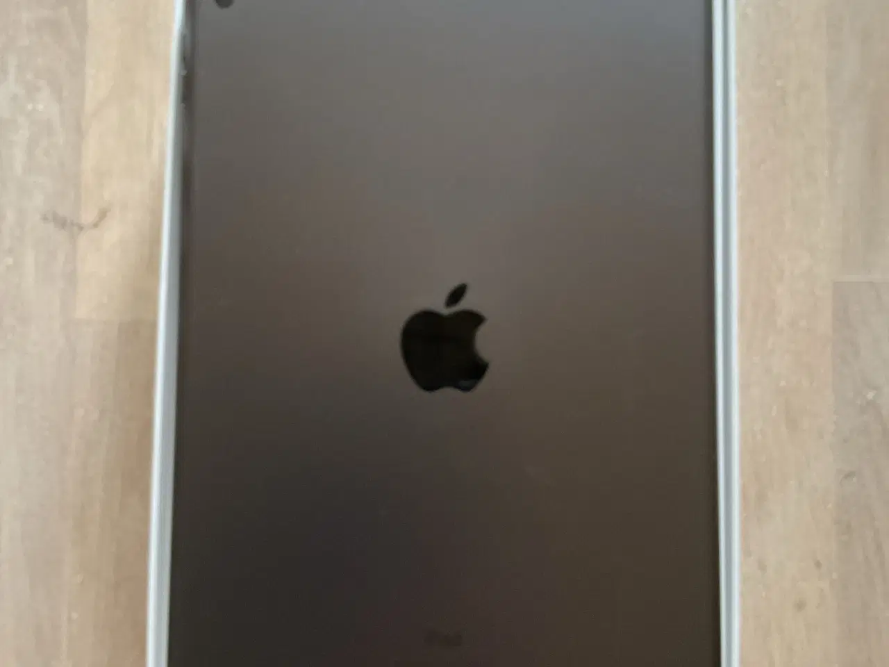 Billede 2 - iPad 32GB 8th gen sælges