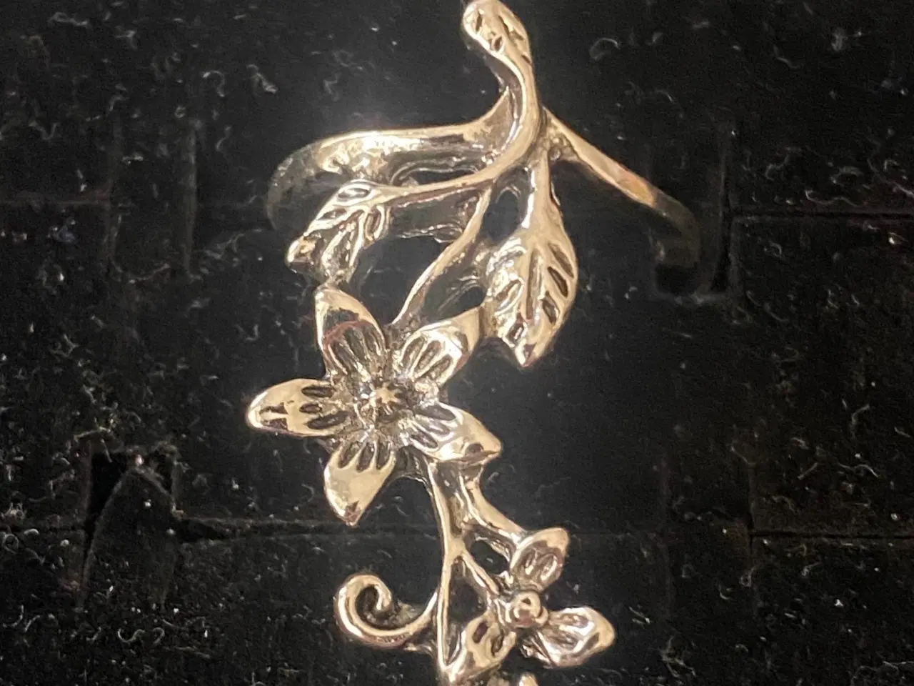 Billede 1 - * Fed fingerring med blomster - i Tibetansk Sølv
