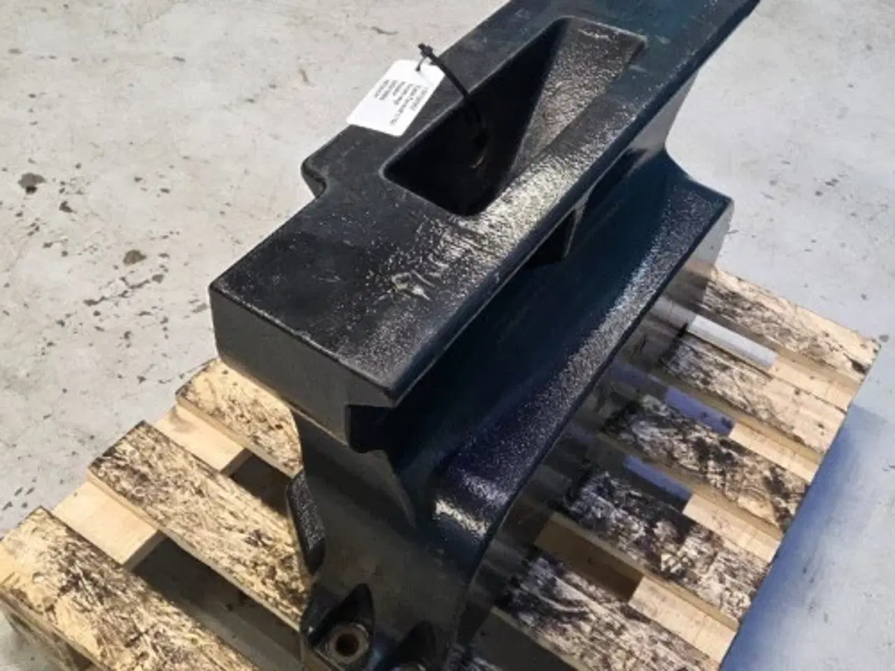 Billede 11 - Case Farmall 115C Frontvægt Holder 84313805