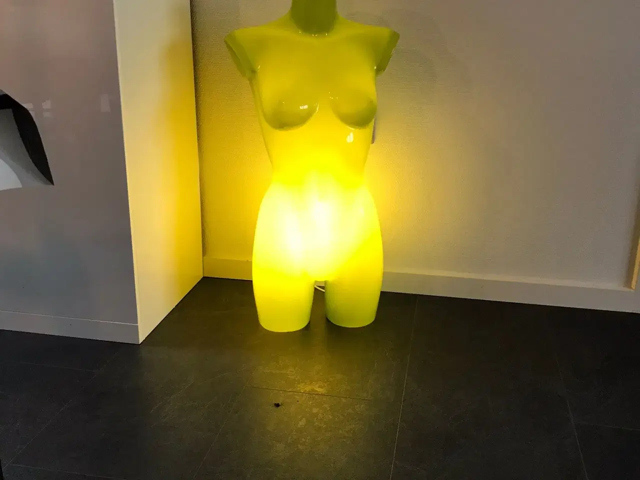 Billede 5 - Stander Lampe kvinde figur 