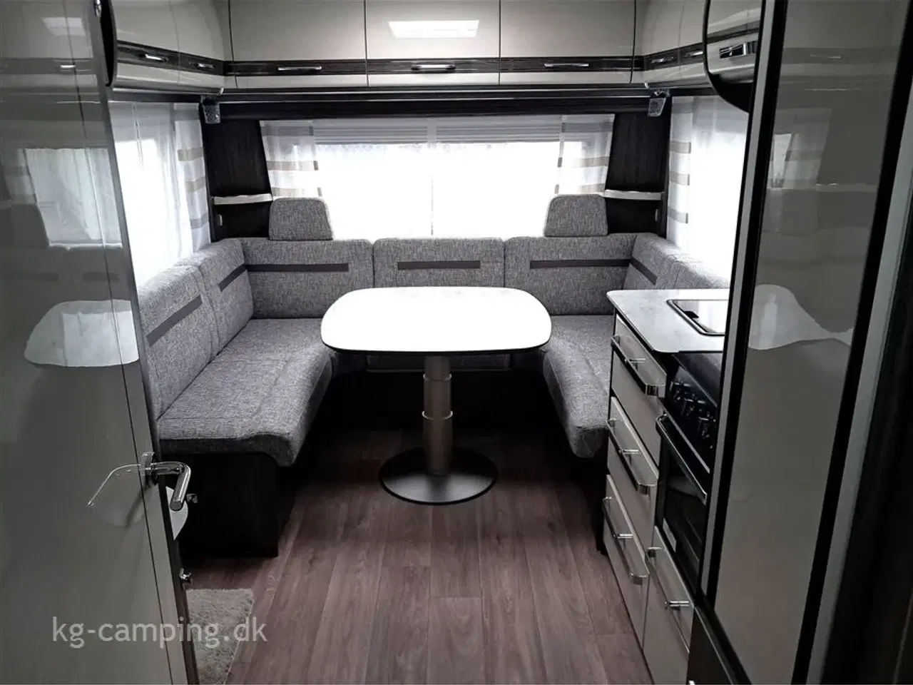 Billede 5 - 2024 - Fendt Diamant 560 SGW Enkeltsenge med udtræk samt ende rundsiddegruppe - Nu med ALDE centralvarme og vandbåren gulvvarme.