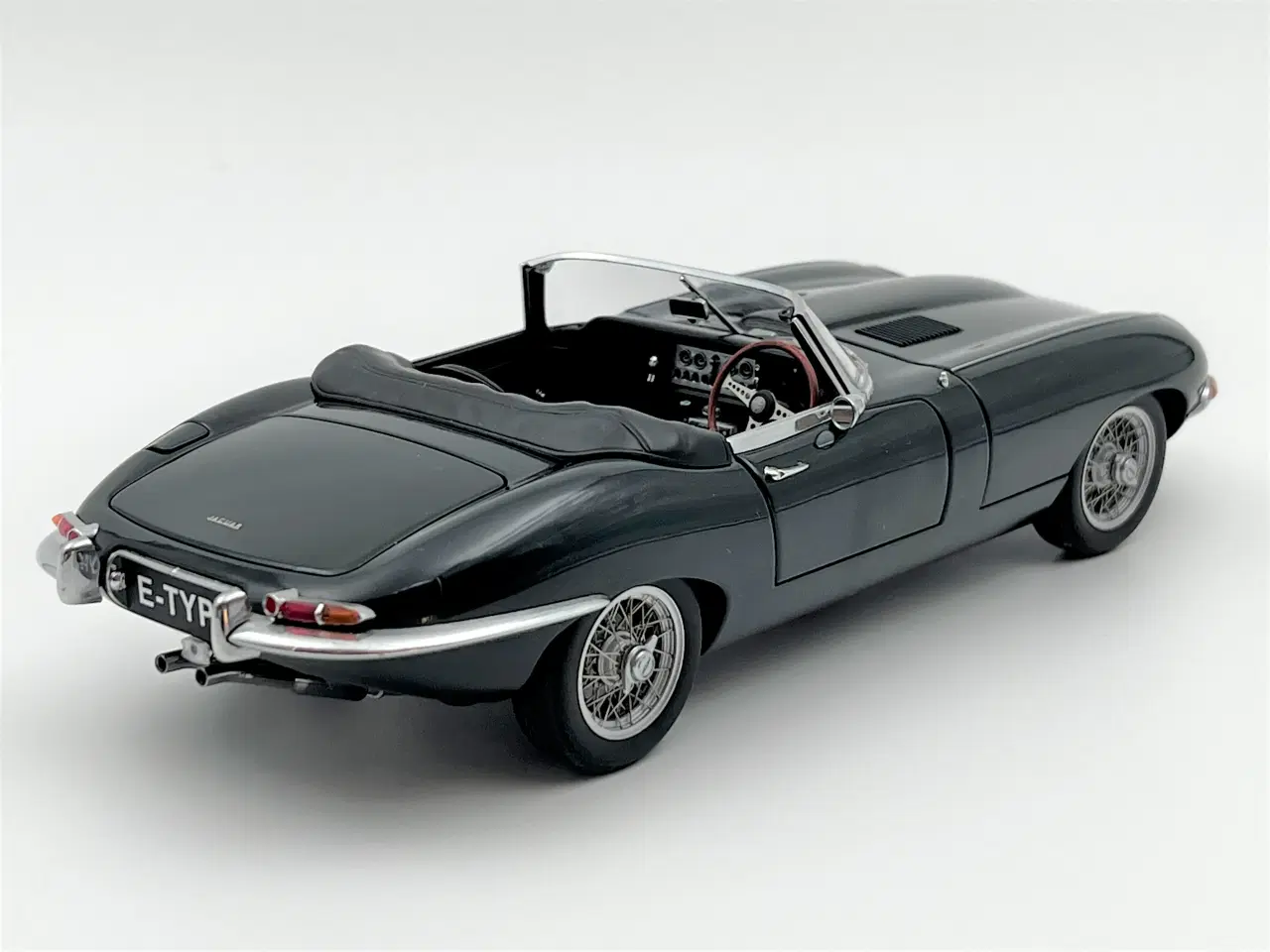 Billede 4 - AUTOart - 1961 Jaguar E-Type Roadster 3,8 - 1:18