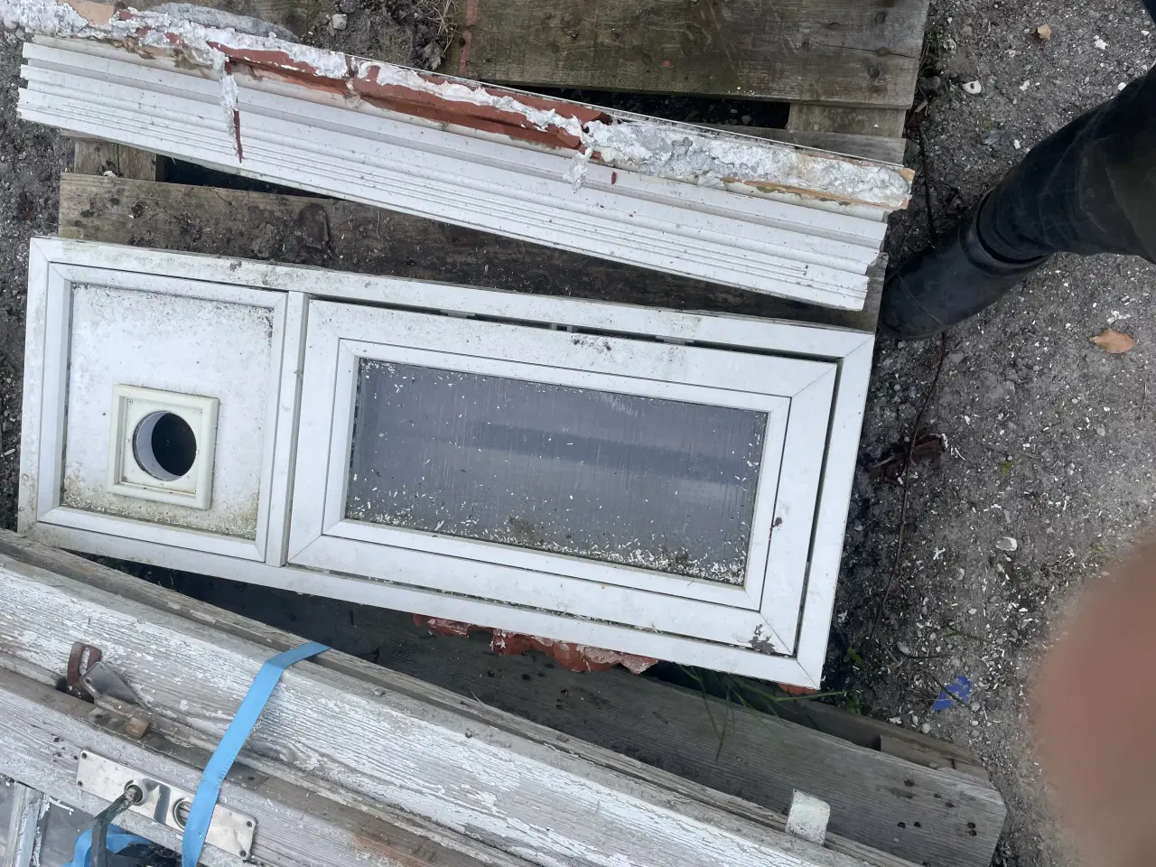 Billede 1 - Hvidt vindue med glas