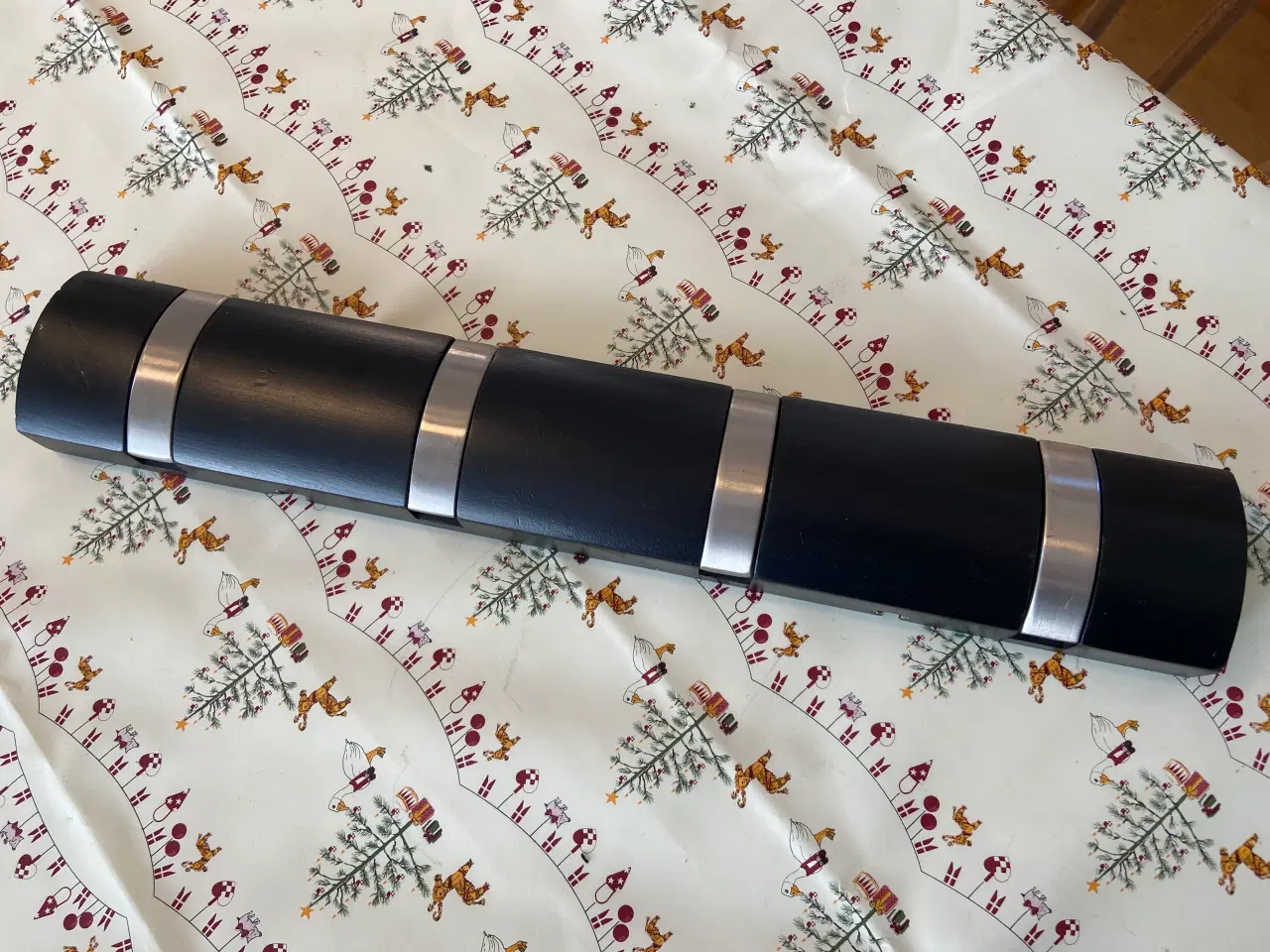 Billede 1 - Knagerække i sort med børstet stål