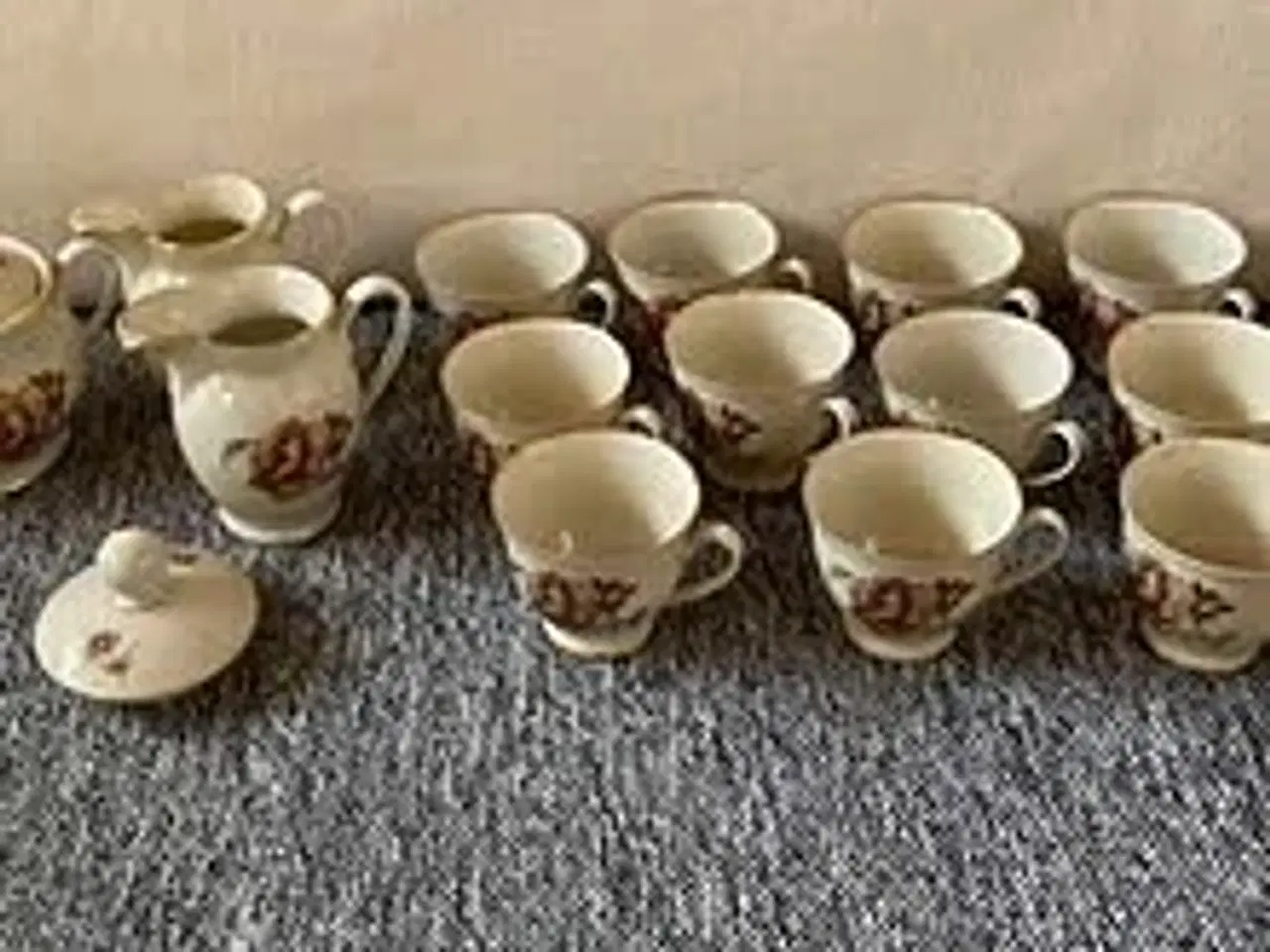 Billede 7 - Retro / vintage kaffestel og spisestel 109 dele