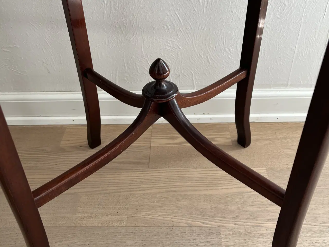 Billede 4 - 2 mahogni sideborde / lampeborde