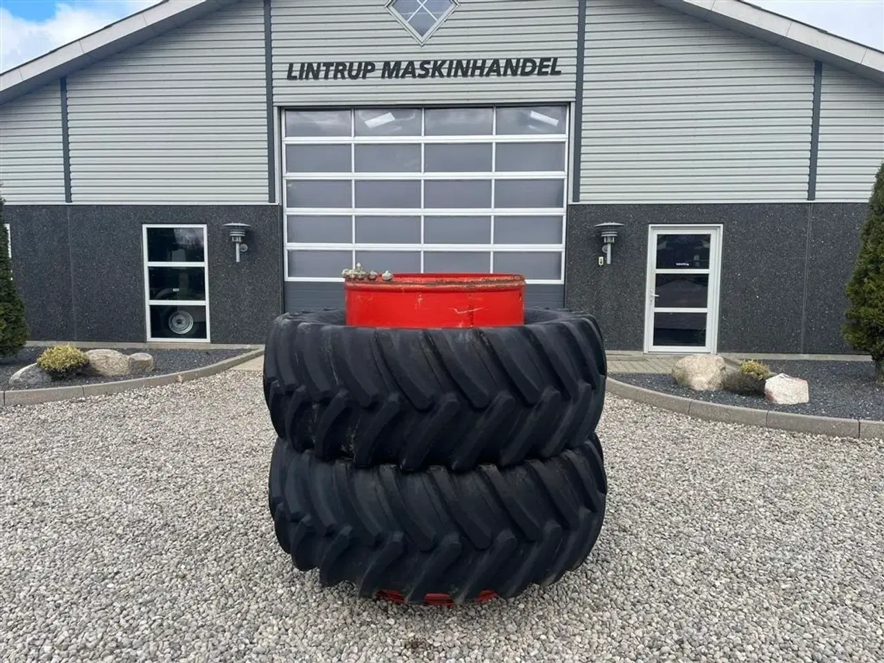 Billede 1 - Alliance 650/65R38 Røde med ring og 8 låse