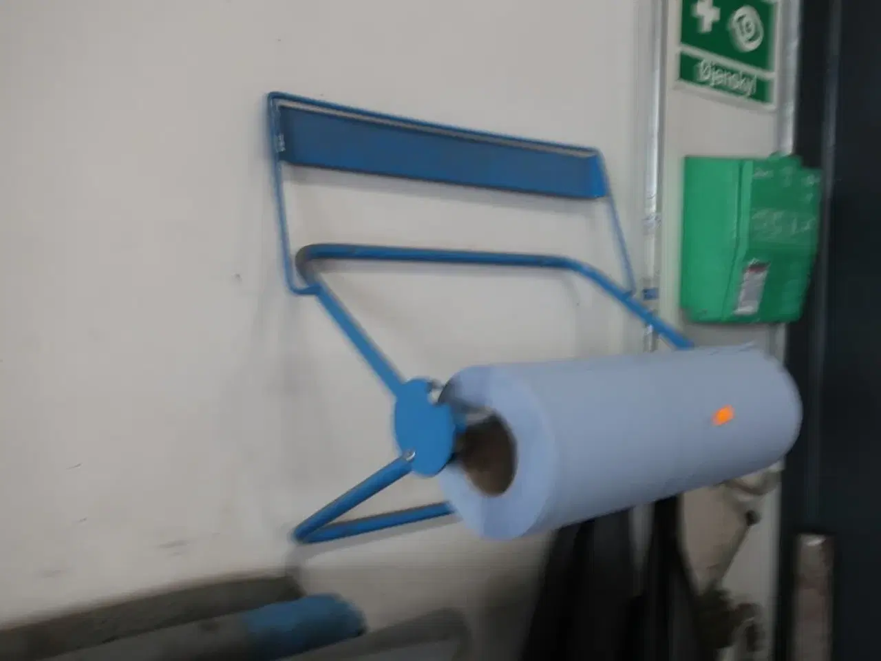 Billede 1 - Papirdispenser