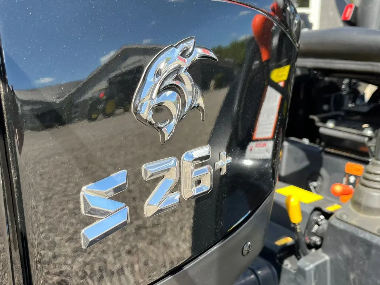 Billede 5 - Solis S26 6+2 gearmaskine Limited Edition i sort med brede hjul og Fuldhydraulisk frontlæsser