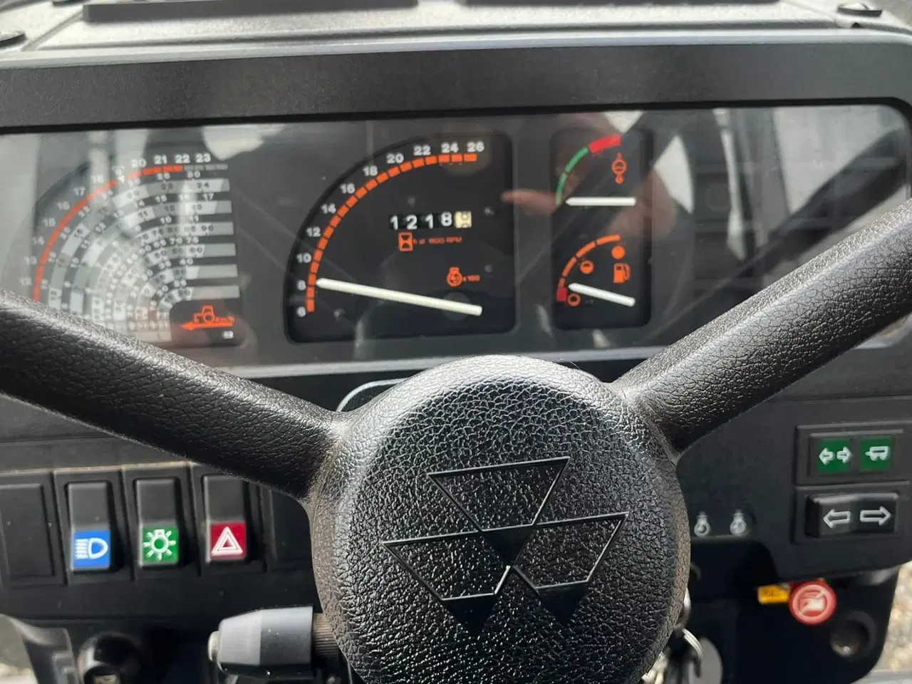 Billede 12 - Massey Ferguson 375 DEN ER SOM NY! Hi-Line model med fyldt servicebog og time garanti på.