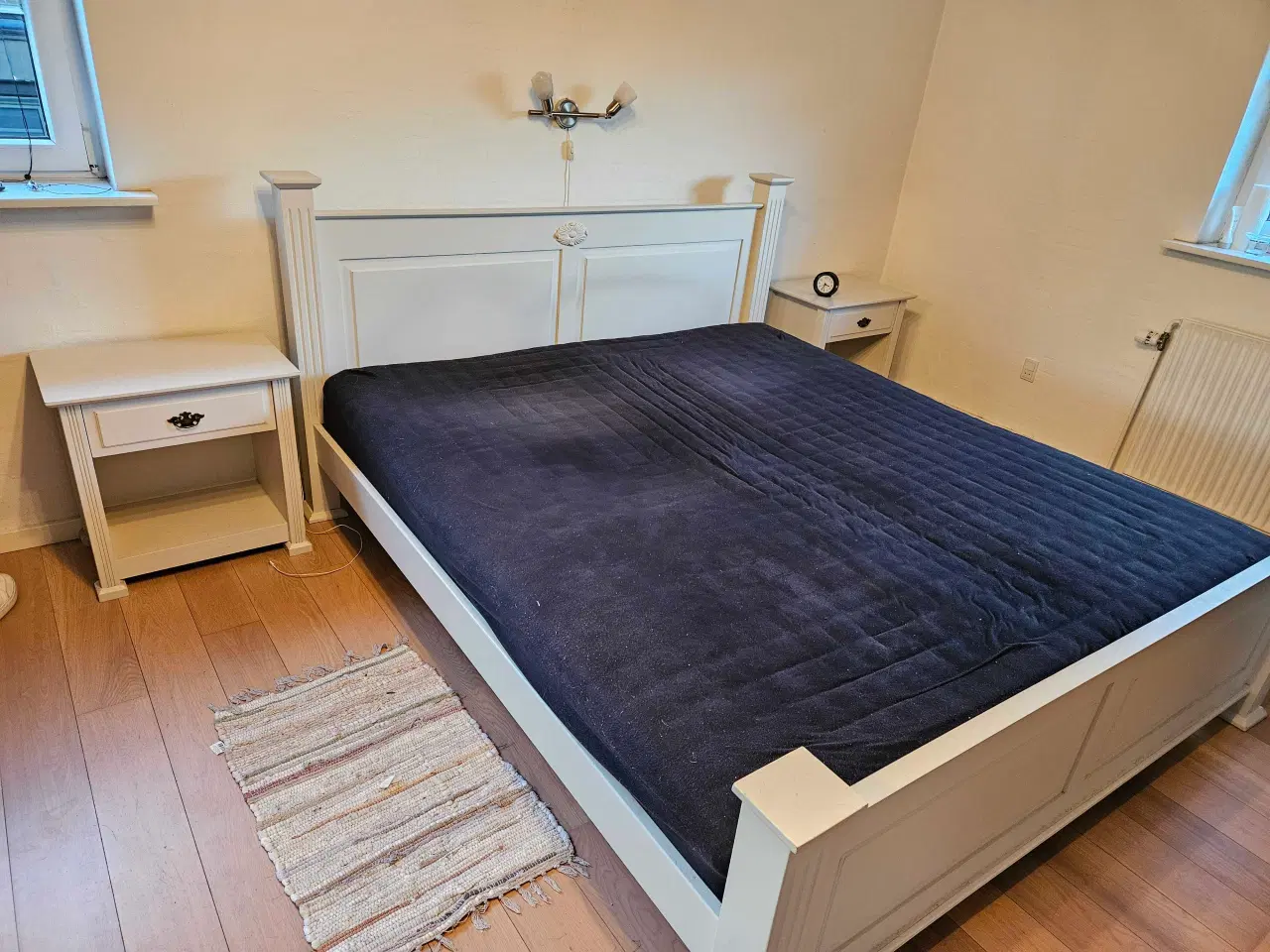 Billede 2 - Dobbeltseng med sengeborde 