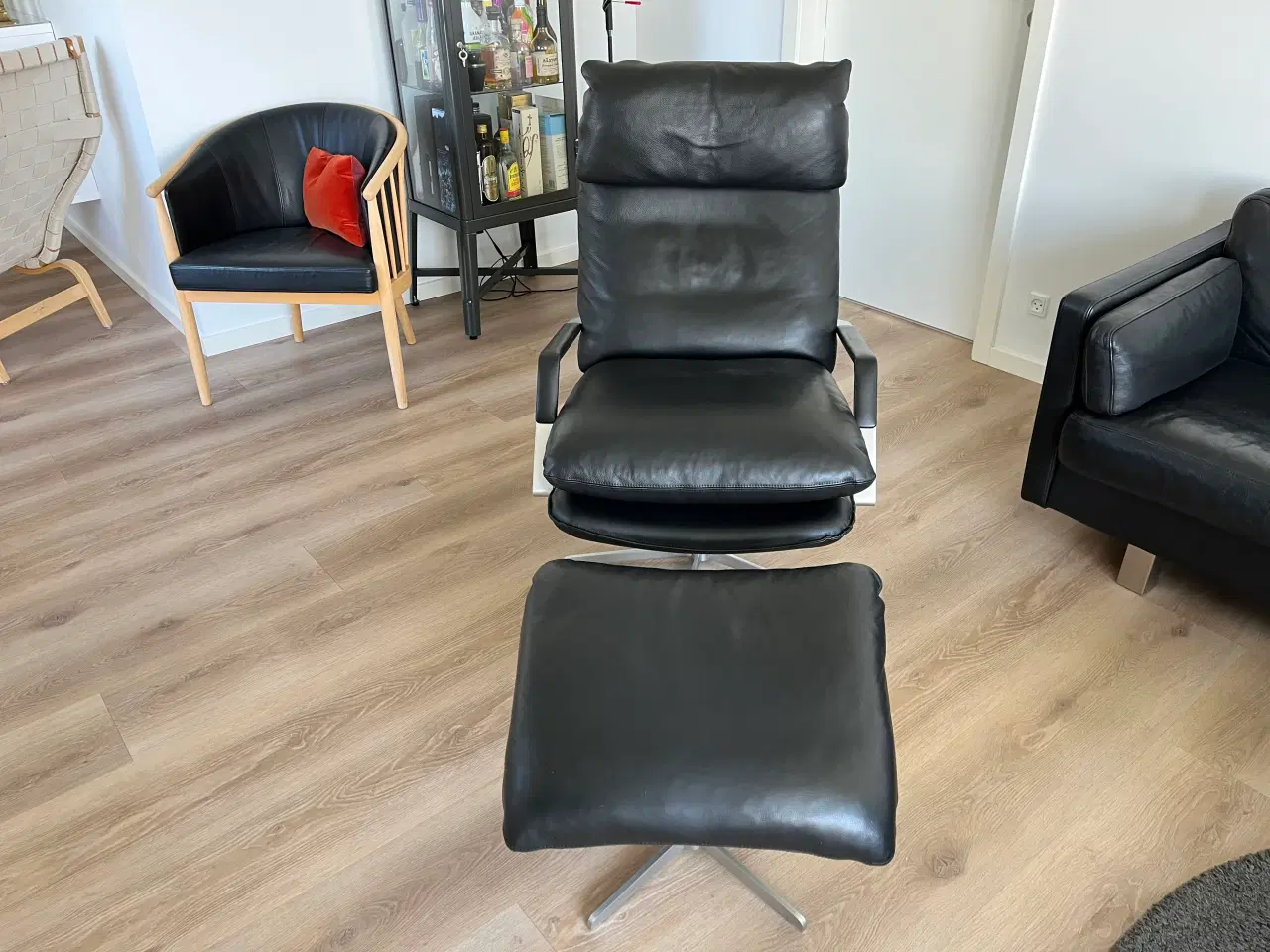 Billede 2 - Søren Lund SL330 Lænestol sort piemonte læder.