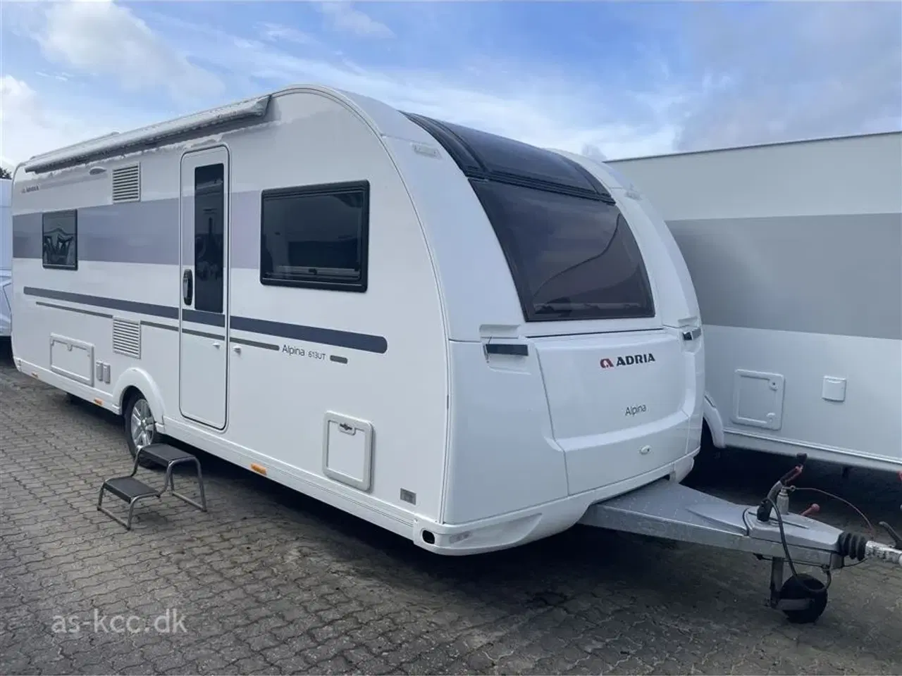 Billede 2 - 2019 - Adria Alpina 613 UT   Adria Alpina 613 UT Alde Centralvarme og enkelte senge