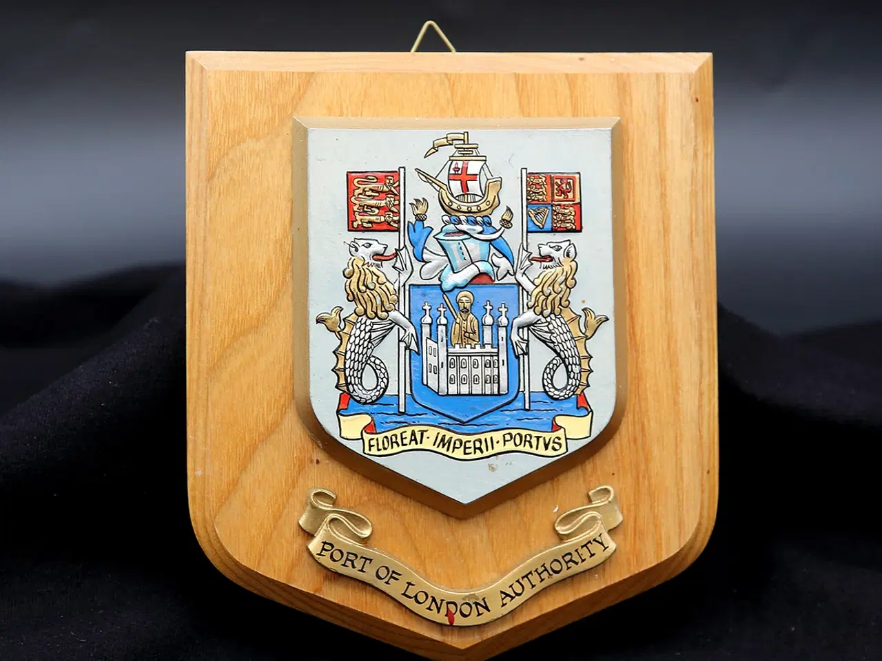 Billede 1 - Port of London Authority træskjold