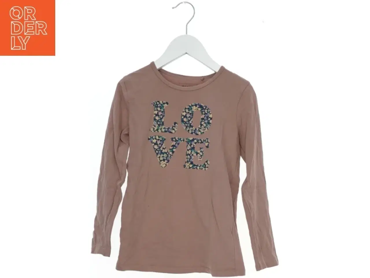 Billede 1 - Langærmet T-shirt med &#39;LOVE&#39; tryk fra Bakito (str. 128)