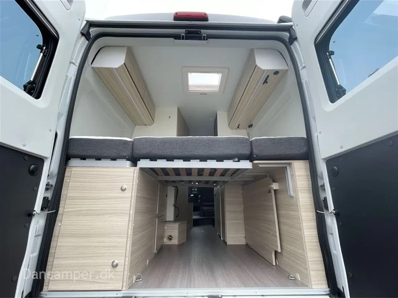 Billede 4 - 2023 - Adria Twin Axess 600 SP Kort og rummelig campervan kun kørt få km